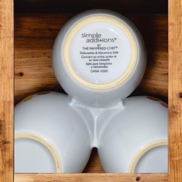 The Pampered Chef Dots Condiment Bowl - Picture 3 of 3